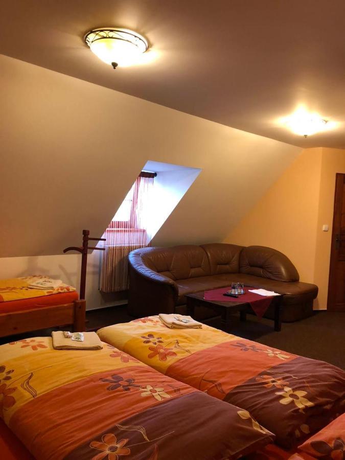 Penzion Kelt Hotel Zator Exterior photo
