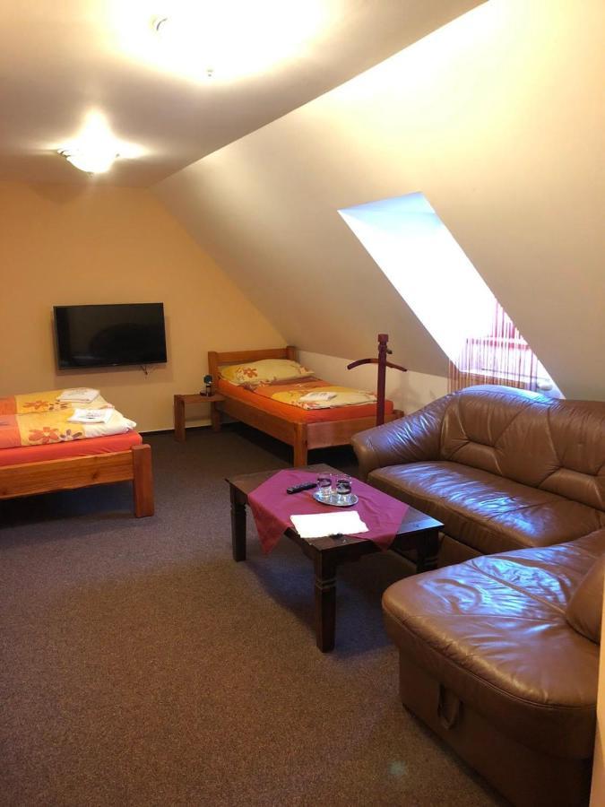 Penzion Kelt Hotel Zator Exterior photo